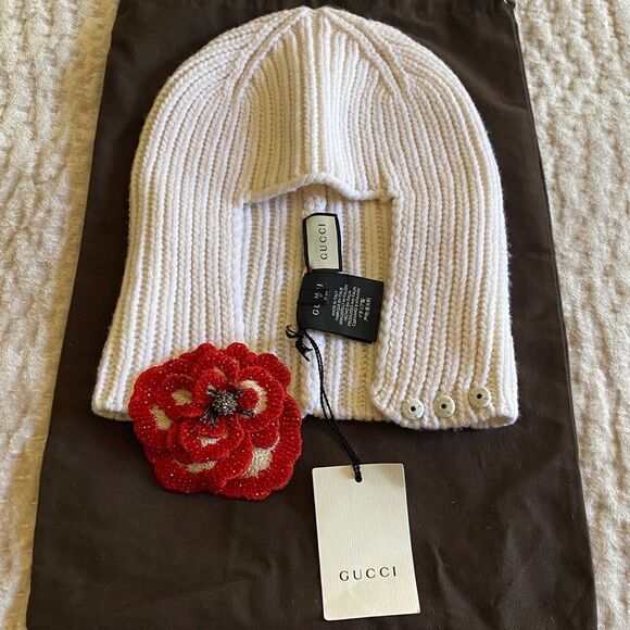 Gucci White Knit Hat with Red Flower Detail - Picture 3 of 7